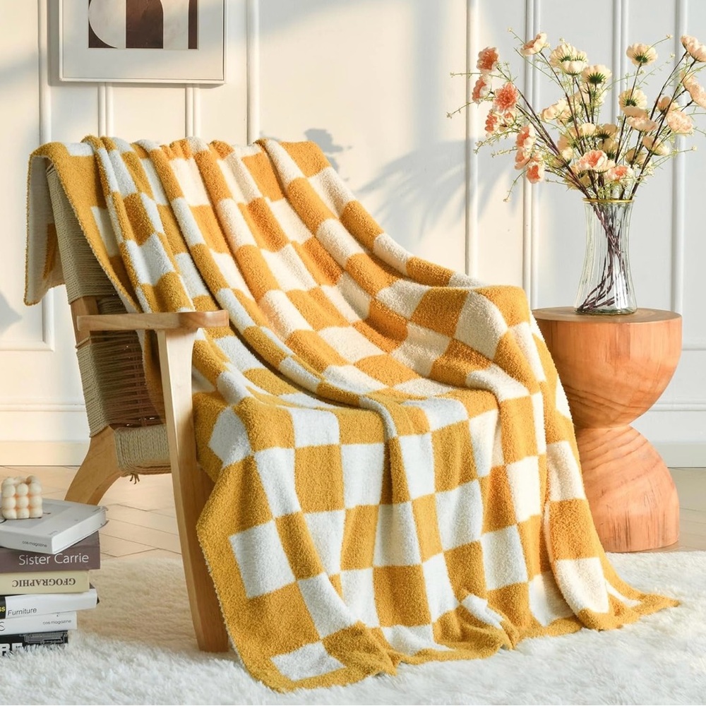 NIB Cozy Checkered Plush Throw Blanket - Mustard Yellow and White 60x80 Throw